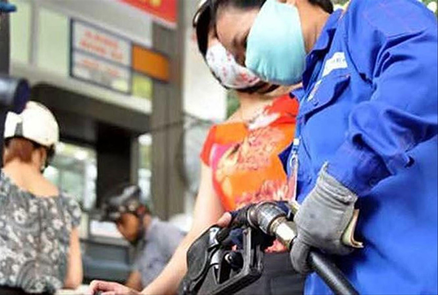 Giá xăng đã vượt mốc 20.000 đồng/lít. Ảnh: Như Ý 