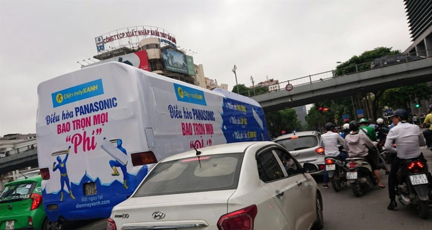 Quảng cáo trùm kín xe của hệ thống siêu thị Điện máy xanh