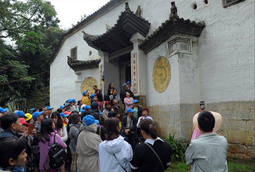 Ban hành Quy chế quản lý, bảo vệ và phát huy giá trị kiến trúc nghệ thuật khu Nhà Vương ẢNH: XUÂN TÙNG 