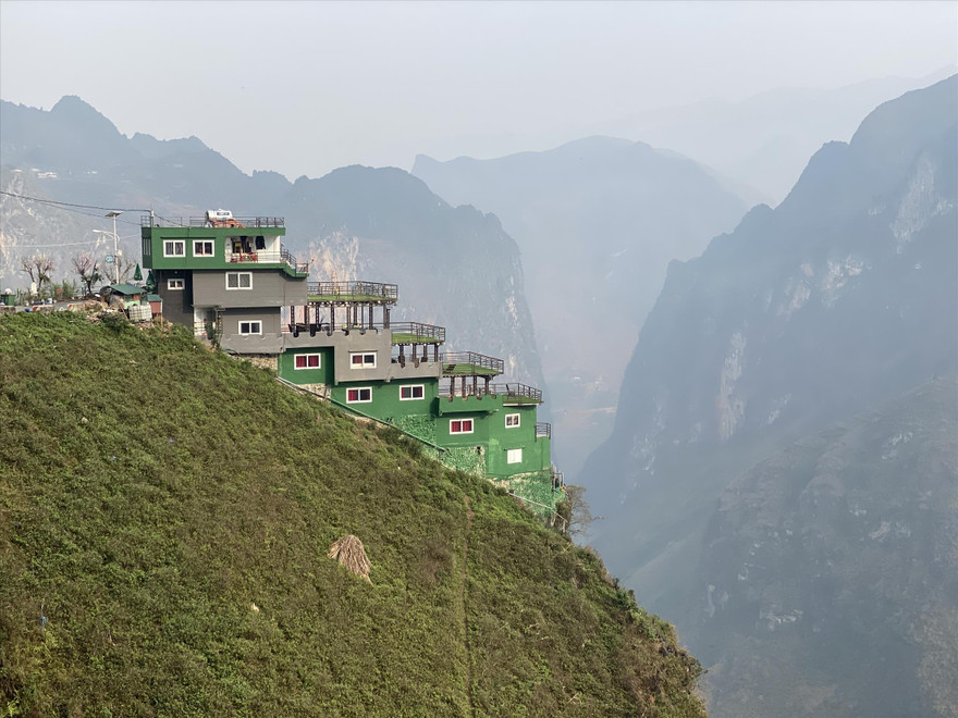 Công trình sai phạm Panorama Mã Pì Lèng vẫn giữ nguyên trạng chưa bị xử lý ẢNH: VIỆT THANH 