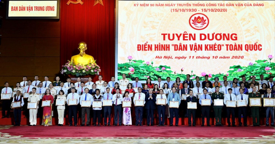 Lãnh đạo Đảng, Nhà nước trao bằng khen cho các cá nhân điển hình “Dân vận khéo” 