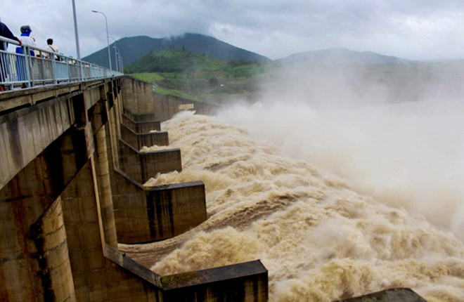 Thủy điện xả lũ