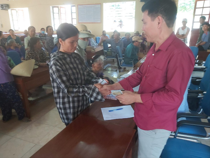 Triển khai gói hỗ trợ do dịch COVID-19 tại Thanh Hóa Ảnh: Hoàng Lam