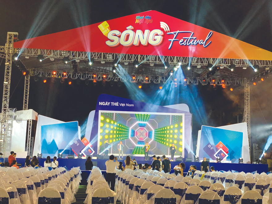 Sân khấu ấn tượng của Sóng Festival
