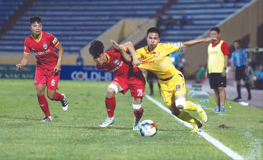 Nam Định chỉ giành được 1 điểm khi tiếp Becamex Bình Dương trên sân nhà Thiên Trường Ảnh: HL 