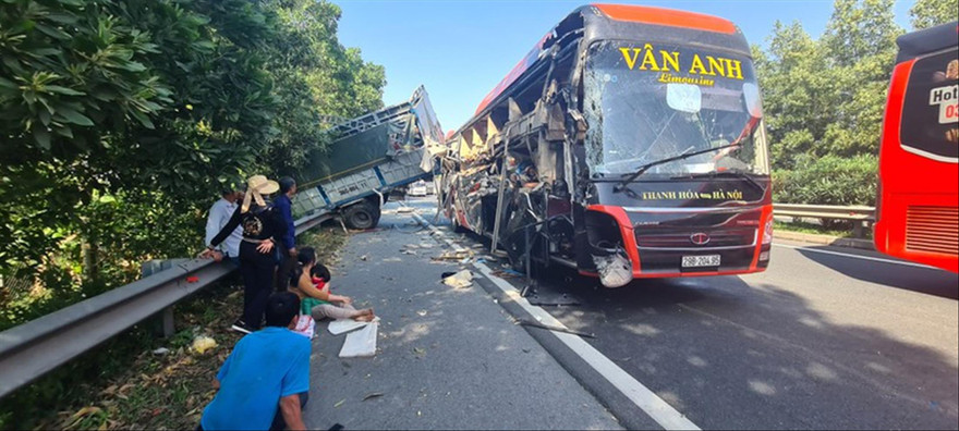 Hiện trường vụ tai nạn ảnh: Hoàng Long 