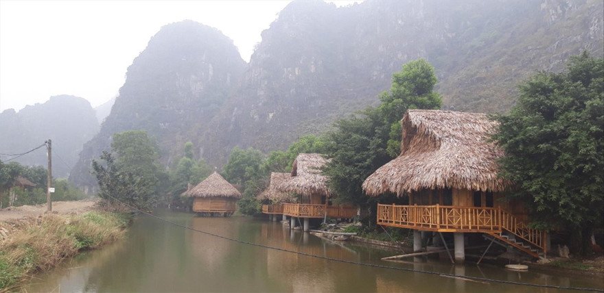 Hàng chục homestay được dựng ngay trong vùng lõi di sản Ảnh: Long Vân 