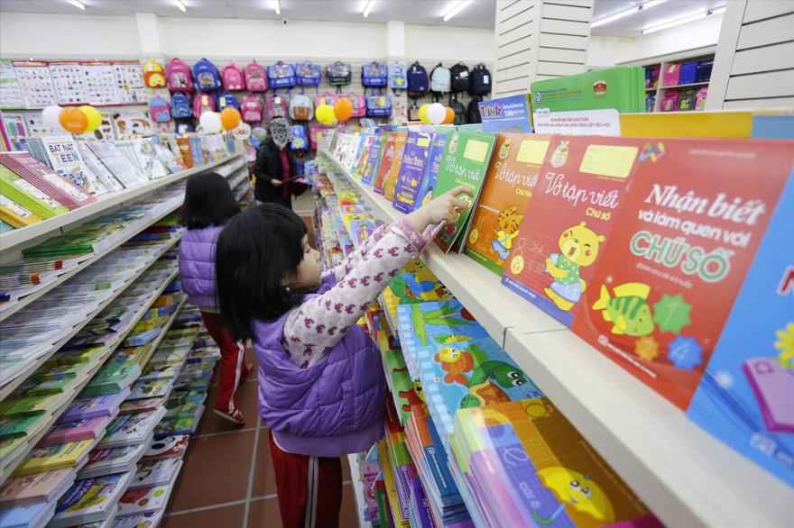 Làm thế nào để SGK trở thành sân chơi công bằng cho các NXB? Ảnh: Như Ý 