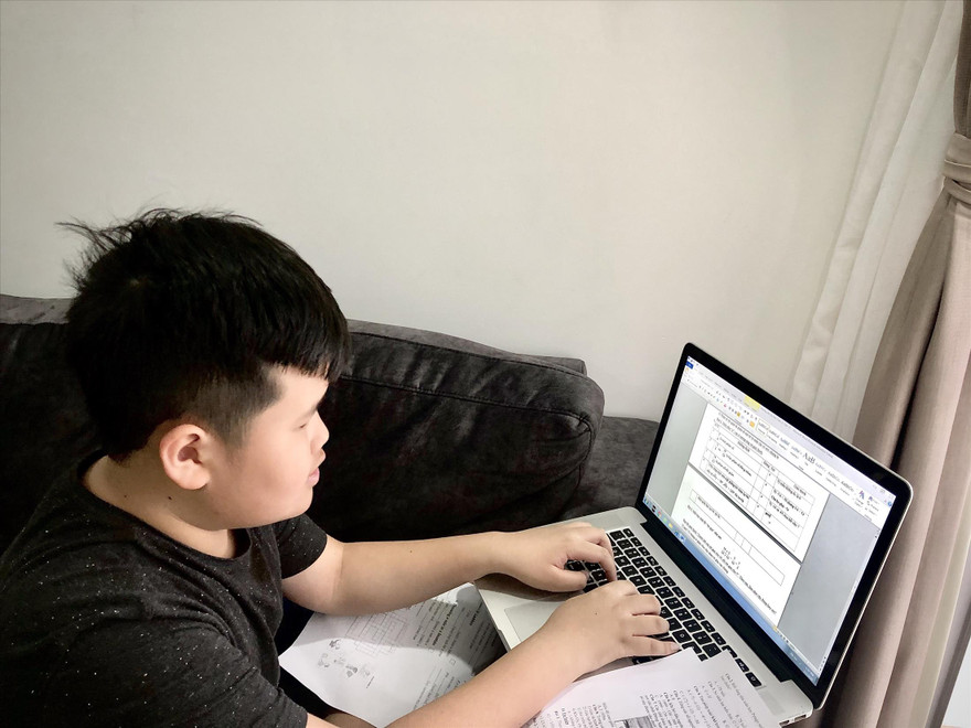 Học sinh học online 