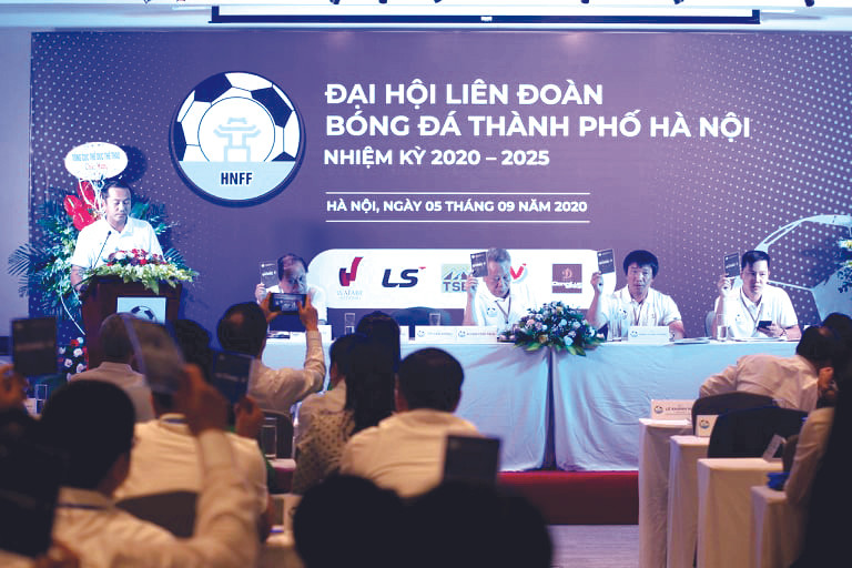 Anh: Liên đoàn bóng đá Hà Nội được “hồi sinh”