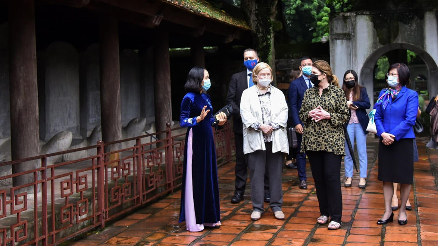 Thi ký hoạ về di tích quốc gia đặc biệt Văn Miếu-Quốc Tử Giám