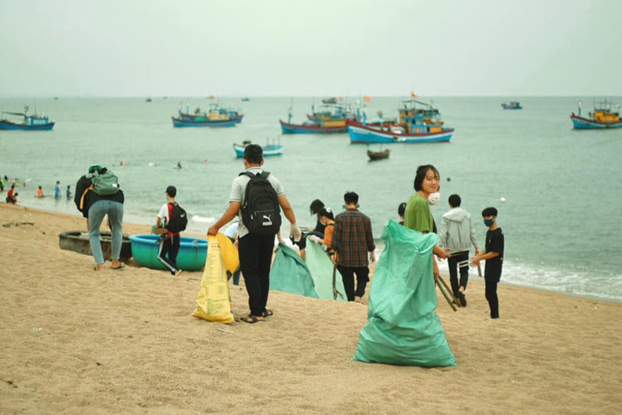 Gom và chiếc xe đạp trên hành trình