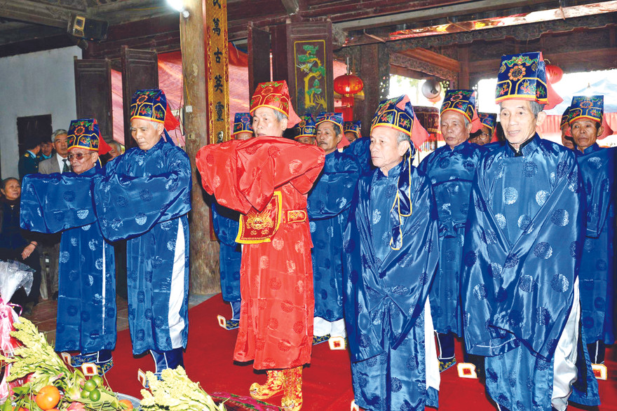 Áo dài đàn ông trong di sản