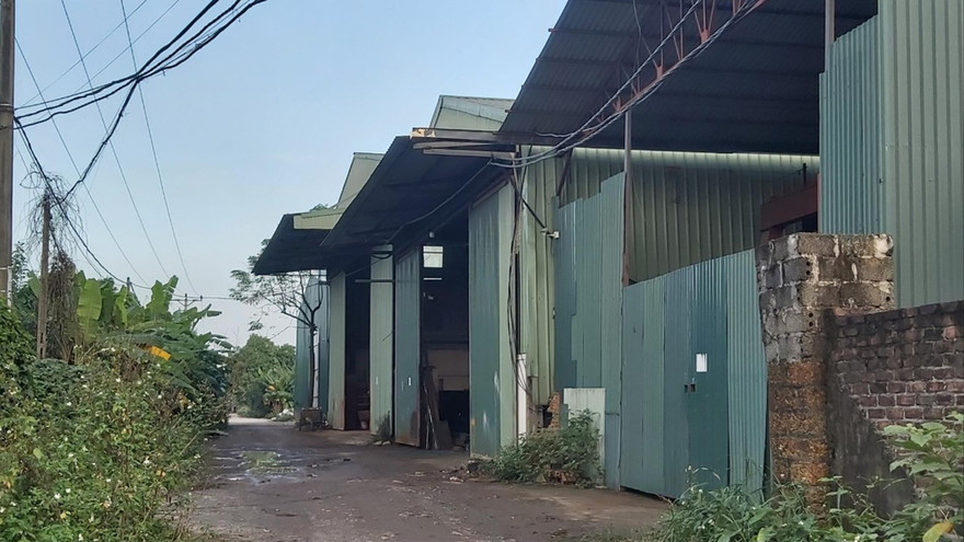 Dãy nhà xưởng khu đất ngoài bãi thuộc phường Yên Nghĩa 