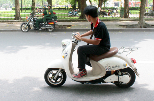 Cục Cảnh sát giao thông đề xuất gia hạn nộp thuế trước bạ với xe máy điện đến hết năm nay. Ảnh minh họa: Bá Đô/ VnExpress