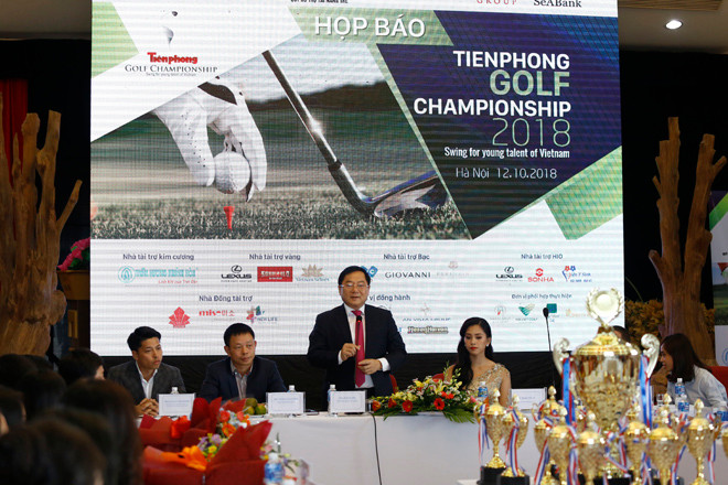 Tổng biên tập báo Tiền Phong, trưởng BTC giải Tiền Phong Golf Championship 2018 Lê Xuân Sơn giới thiệu giải đấu. Ảnh: NHƯ Ý