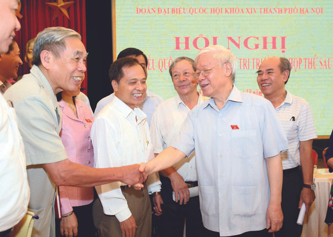 Tổng bí thư Nguyễn Phú Trọng tiếp xúc cử tri tại quận Hoàn Kiếm - Hà Nội vào đầu tháng 10/2018. ảnh: Ngọc Châu