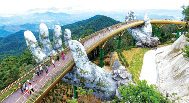 Cầu Vàng Ba Na Hills đang gây “bão” truyền thông và mạng xã hội với gần 160 triệu kết quả tìm kiếm trên google trong 0.95 giây. ảnh :S.G