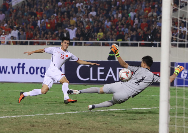 Pha dứt điểm khéo léo của Tiến Linh đưa ĐTVN vươn lên dẫn trước ĐT CHDCND Triều Tiên ngay đầu hiệp 2. ảnh: NHƯ Ý 