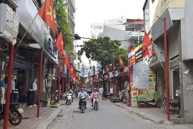 Nhiều chuyên gia cho rằng không nên mặc đồng phục cho các tuyến phố 