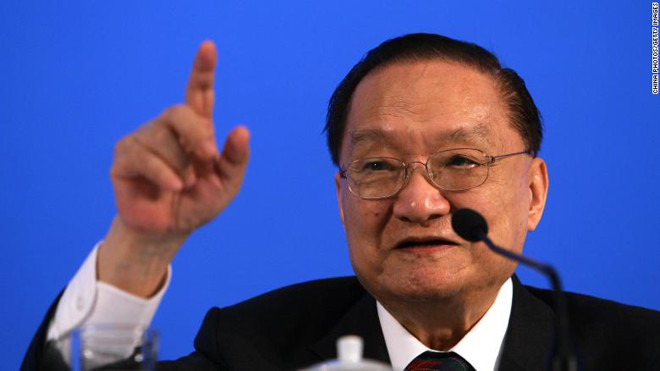 Kim Dung tại đại học Bắc Kinh tháng 6/2007 