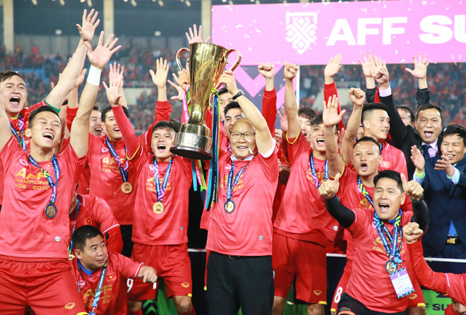 Thầy trò HLV Park Hang Seo trên đỉnh vinh quang ảnh: như ý