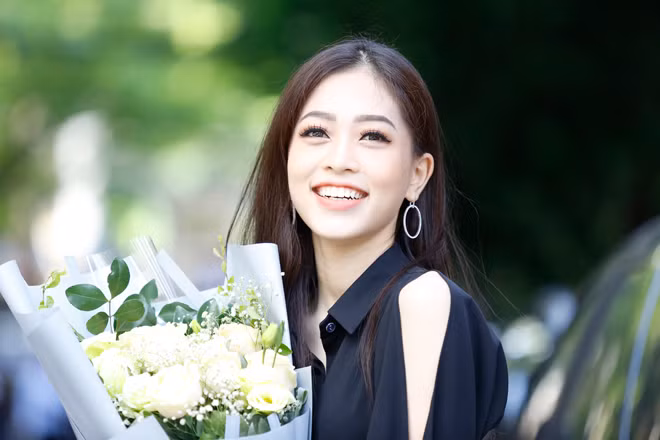 Á hậu Phương Nga xuất hiện giản dị sau cuộc thi Miss Grand International