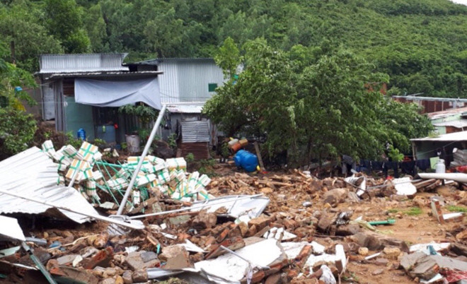 Tan hoang sau trận lũ ngày 18/11. ảnh: C.T