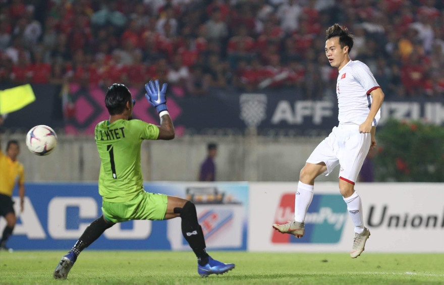 Văn Toàn sẽ có cơ hội ra sân từ đầu trong trận đấu tối nay trong lúc một số trụ cột được nghỉ dưỡng sức? ảnh: VSI