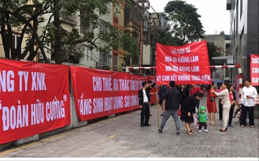 Chung cư 25 Tân Mai giăng băng rôn phản đối CĐT 