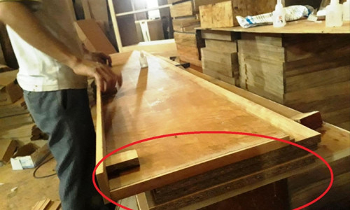Khi đã thành phẩm, người tiêu dùng khó có thể phân biệt được gỗ hoàn toàn tự nhiên hay gỗ công nghiệp