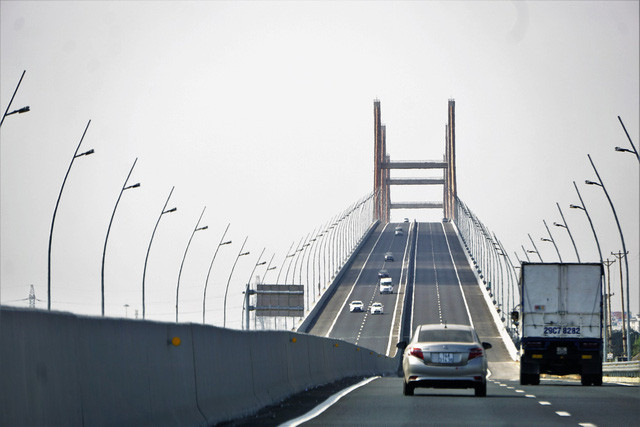 Cầu Bạch Đằng mới đưa vào khai thác đã lún võng mặt - Ảnh: Giađình.net