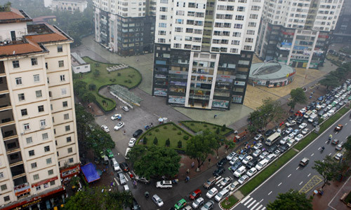 Cao ốc bị coi là tội đồ của ùn tắc ảnh: nhật minh