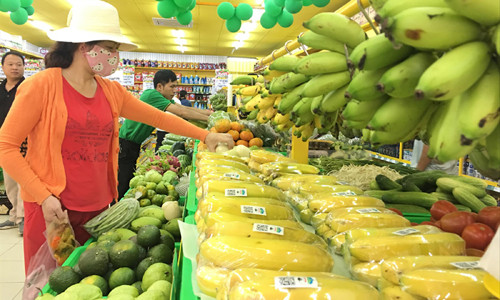 Thuế tăng, xăng tăng giá, người dân cũng phải chắt chiu chi tiêu