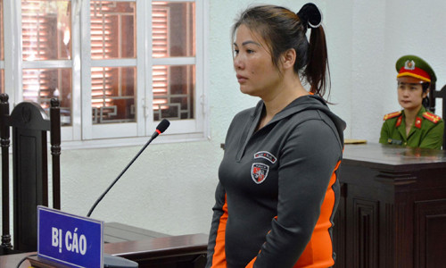 Đối tượng Nguyễn Thị Hà trước vành móng ngựa 