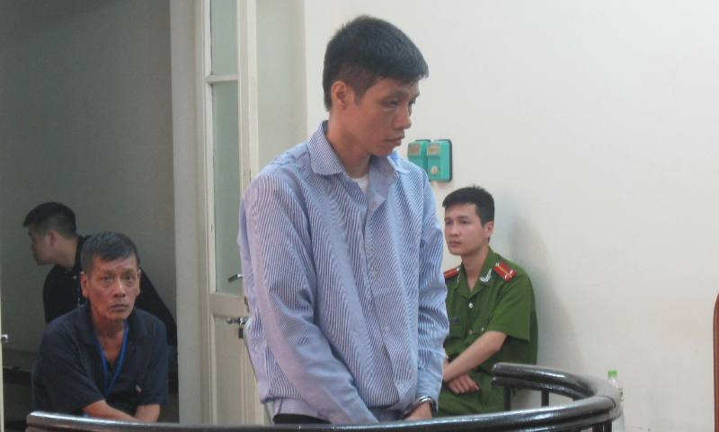 Bị cáo trong phiên xử ngày 27/4. Ảnh: BH