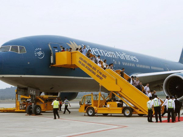 Tranh luận về thẩm quyền mở/đóng sân bay chuyên dùng