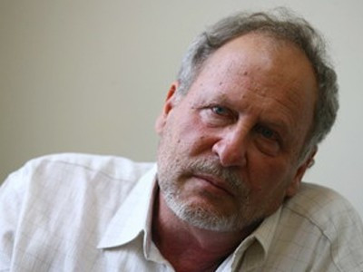 Nhà văn Wayne Karlin