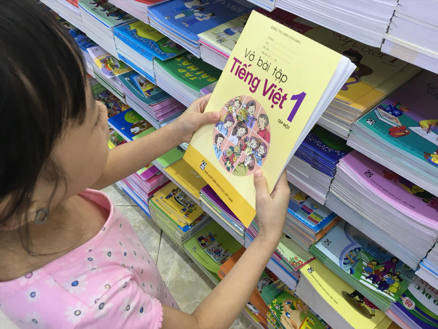 Giá trị một cuốn SGK phụ thuộc vào hội đồng thẩm định hay thực tế thẩm định? Ảnh: Như Ý 