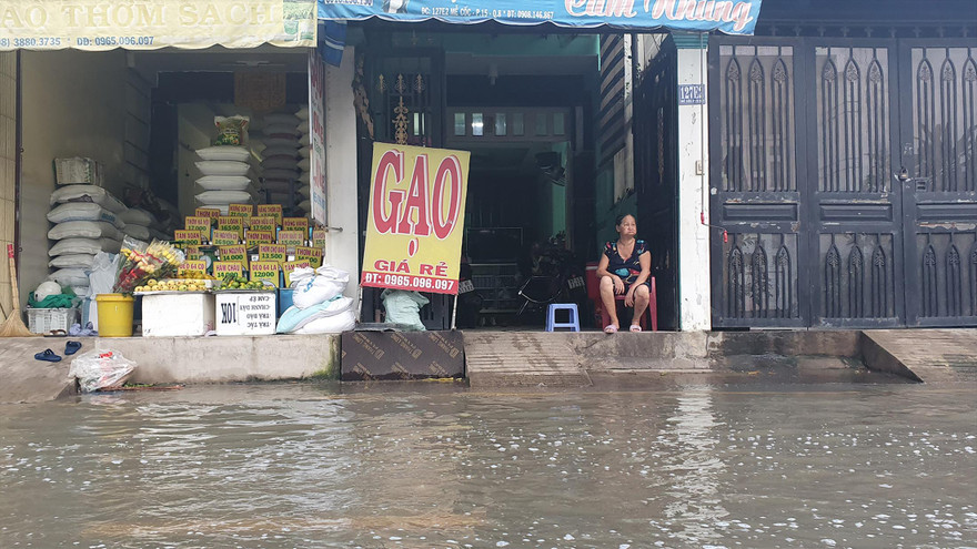 Người dân TPHCM khổ vì triều cường