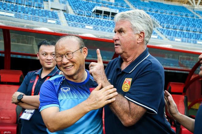Ông Park Hang Seo gặp lại thầy Hiddink ảnh: P.V
