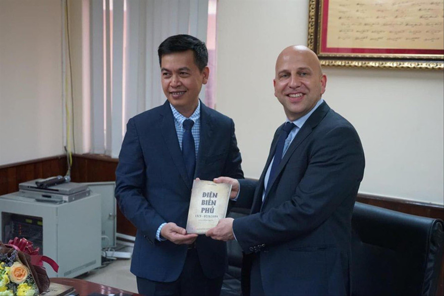 Tác giả Ivan Cadeau có mặt tại Việt Nam trong lễ ra mắt bản dịch tiếng Việt. Ảnh: THANH TÙNG 