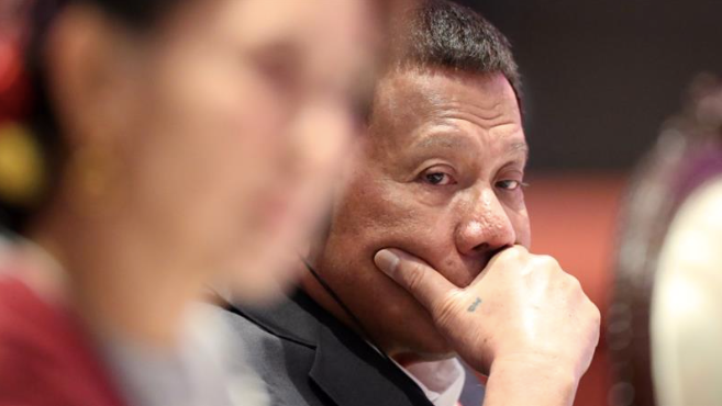 Tháng trước, ông Duterte cắt ngắn chuyến thăm Nhật Bản vì cơn đau cột sống ảnh: Reuters 