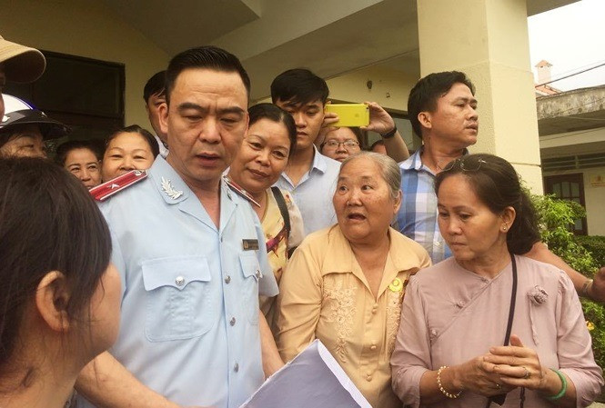 Người dân Thủ Thiêm kiến nghị, kêu cứu tới Thanh tra Chính phủ. Ảnh: Huy Thịnh