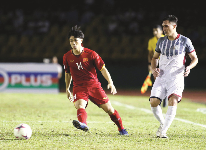 Công Phượng vẫn được HLV Park Hang Seo tin dùng dù không được ra sân nhiều tại CLB Sint-Truidense. ảnh: VSI 