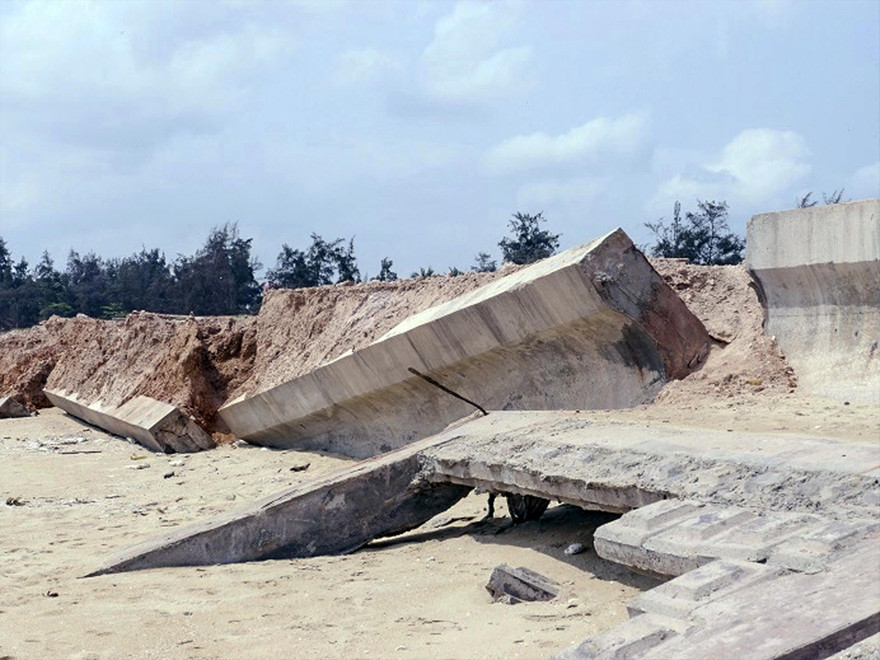  Tuyến kè bờ biển 80 tỷ đồng bị sập khi đưa vào sử dụng được vài tháng Ảnh: Tr.Định 