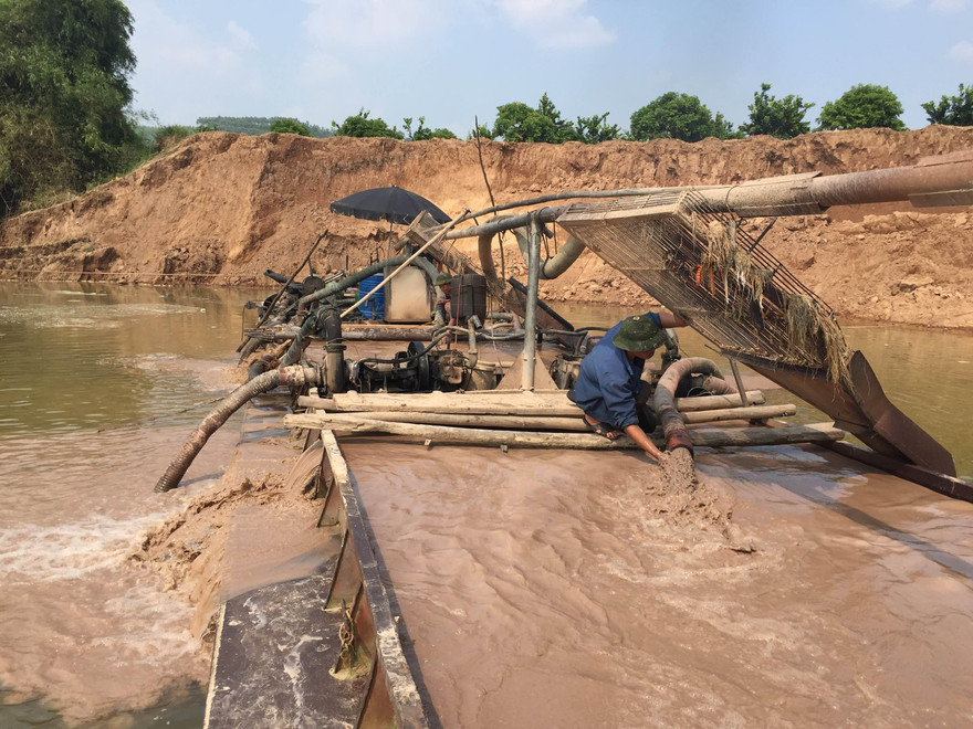 "Cát tặc" lộng hành trên sông
