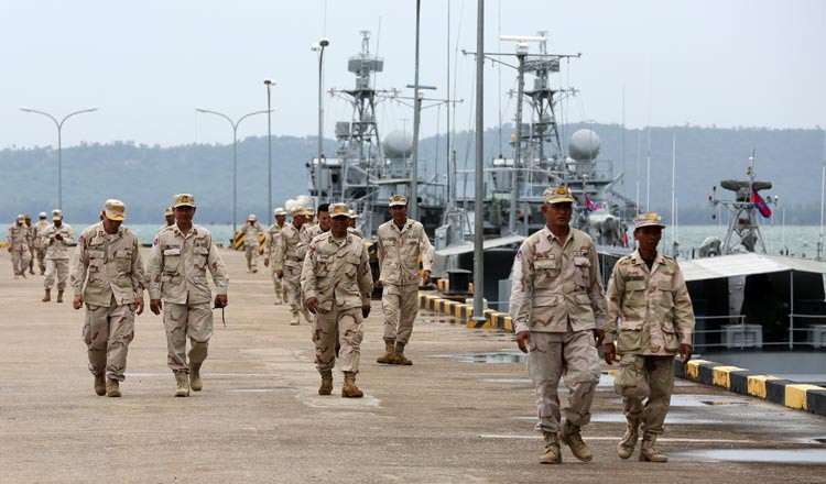 Lính hải quân Campuchia tại căn cứ quân sự Ream hôm 29/7 ảnh: Khmer Times 