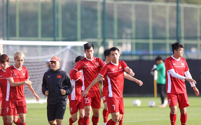 Đội tuyển Việt Nam tập buổi đầu tiên tại Alain, Abu Dhati, UAE để chuẩn bị thi đấu với đội Yemen. ảnh: TTXVN