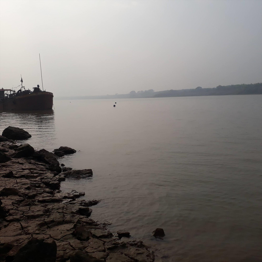 Khu vực trạm bơm thô của Nhà máy nước sạch sông Đuống lấy nguồn nước đầu vào Ảnh: Nguyễn Thắng 